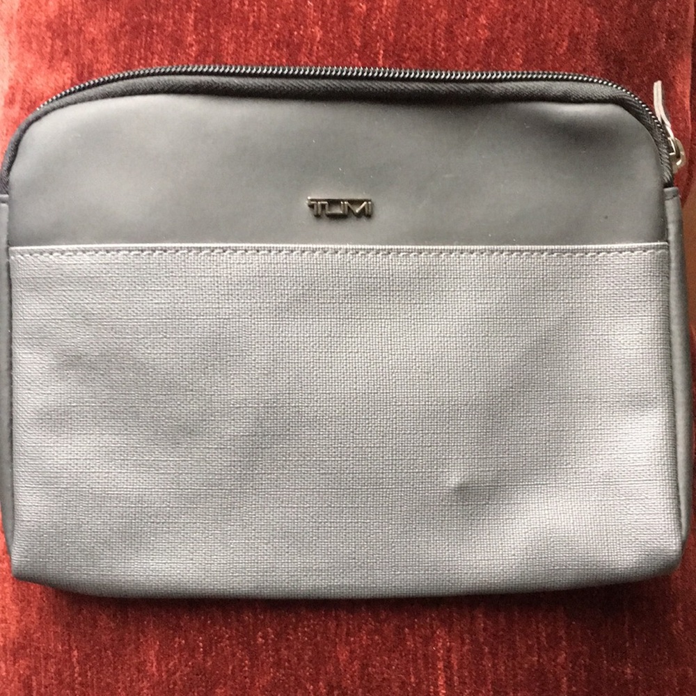 Tumi for Delta travel pouch